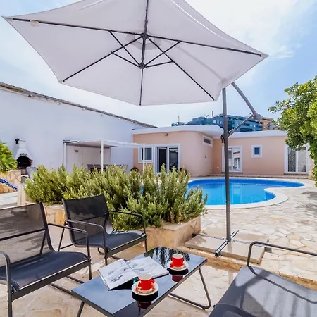 Vikendica Dalla With Swimming Pool Split